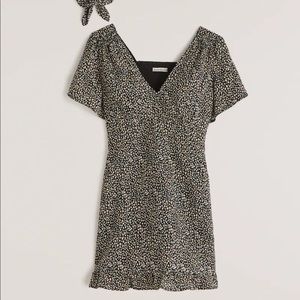Abercrombie & Fitch flutter sleeve mini dress